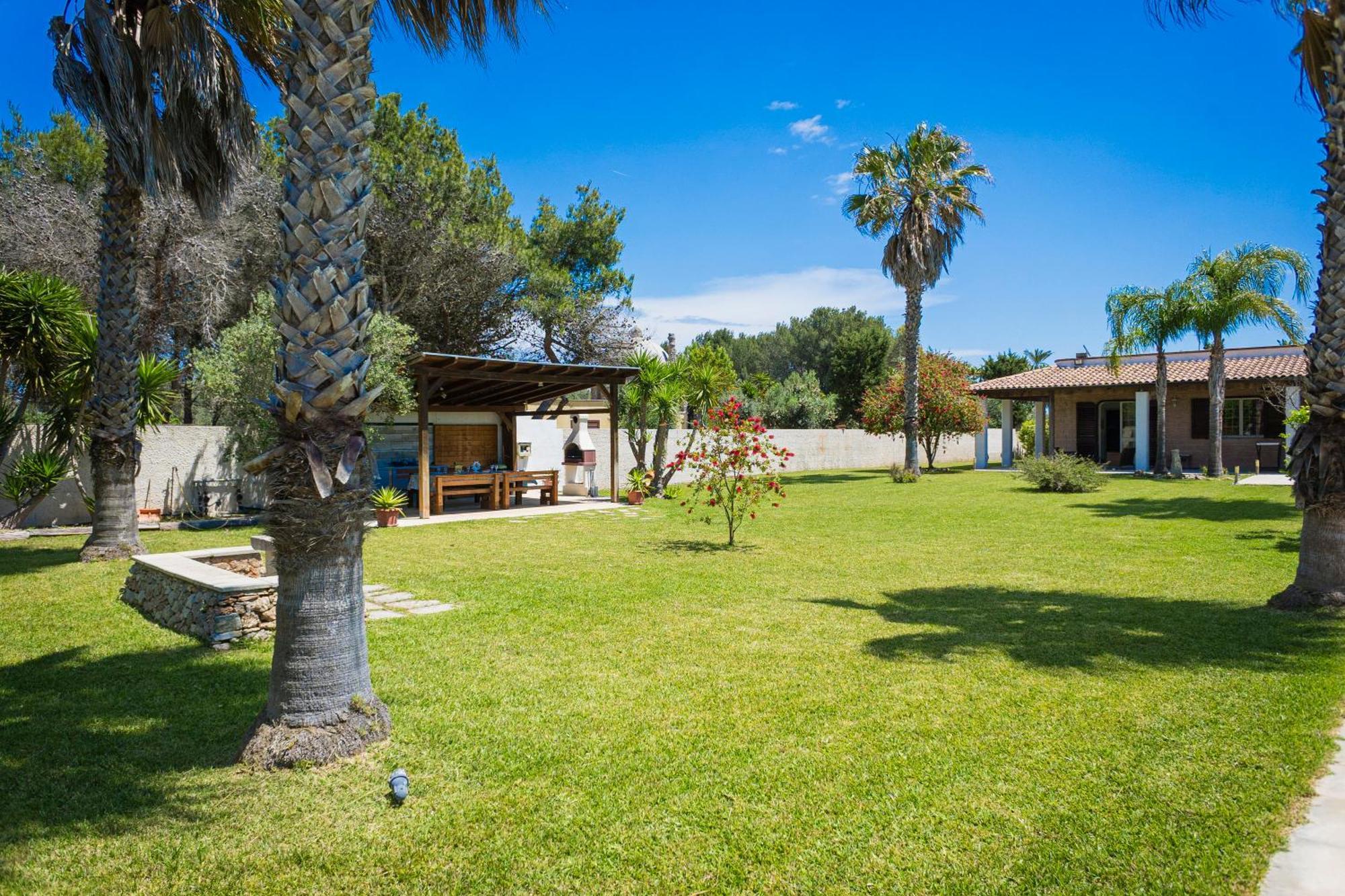Villa El Capitano With Garden And Pool - Happy Rentals Muro Leccese Exterior photo